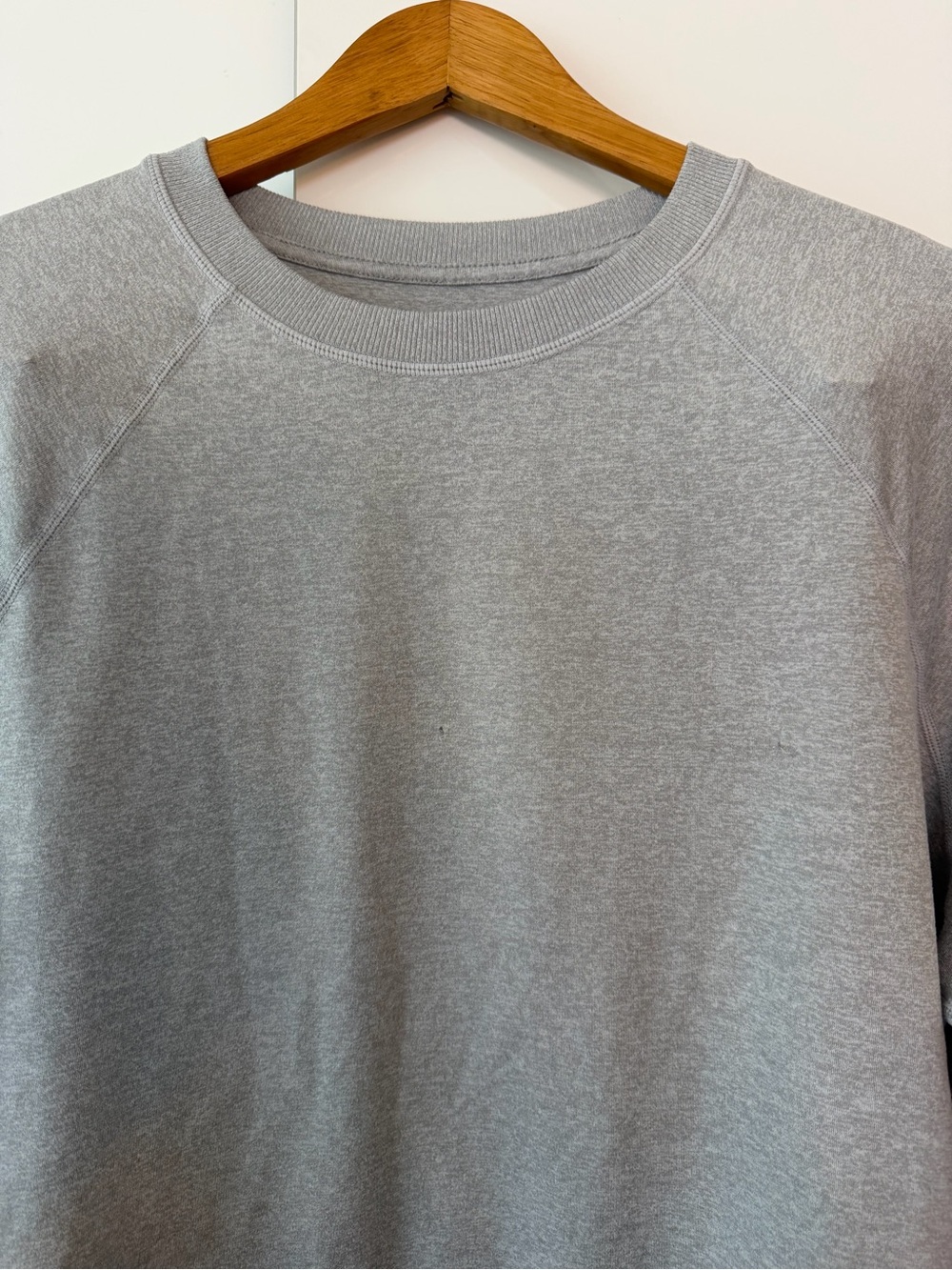 Vuori Women's Halo sweater - Picture 3 of 8